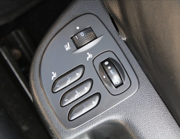 Renault Latitude Sedan / Limuzína 2,0 l 127 kw