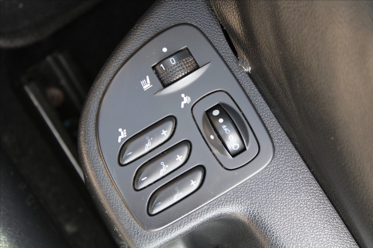 Renault Latitude Sedan / Limuzína 2,0 l 127 kw