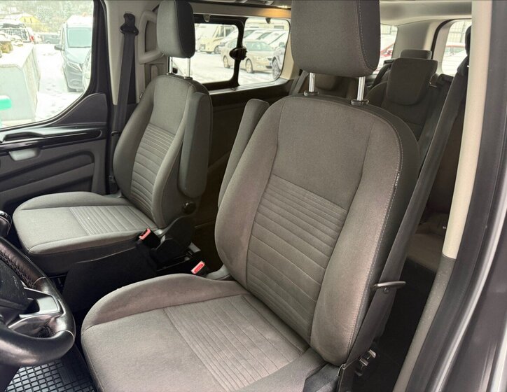 Ford Tourneo Custom 10