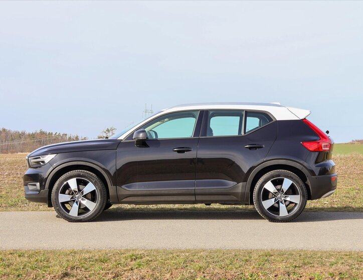 Volvo XC40 SUV / Terénní 2,0 l 140 kw