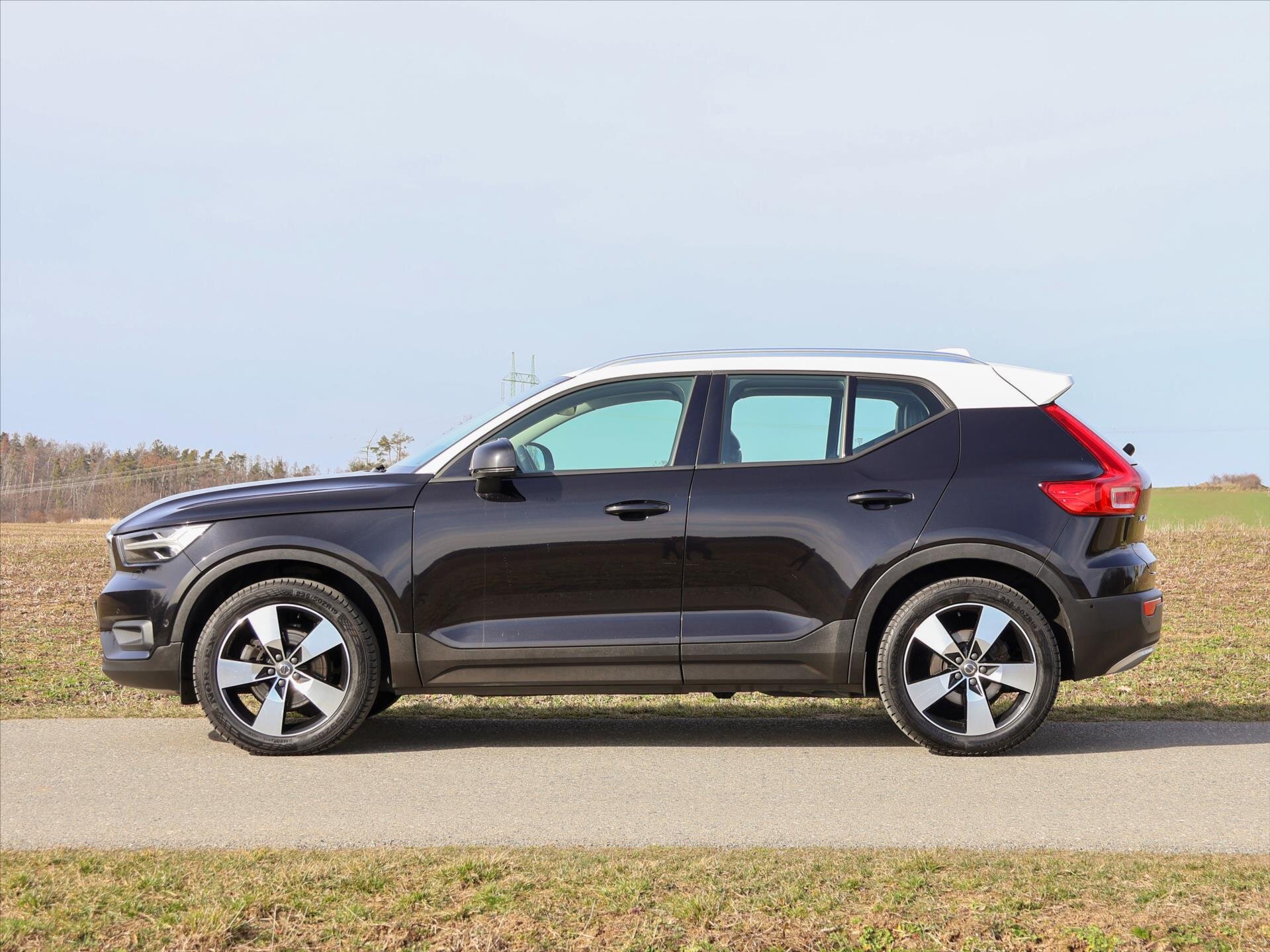Volvo XC40 SUV / Terénní 2,0 l 140 kw