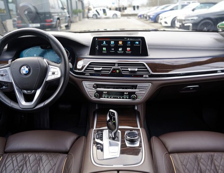BMW Řada 7 25