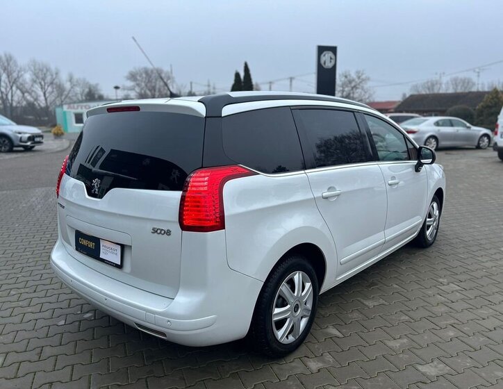 Peugeot 5008 4