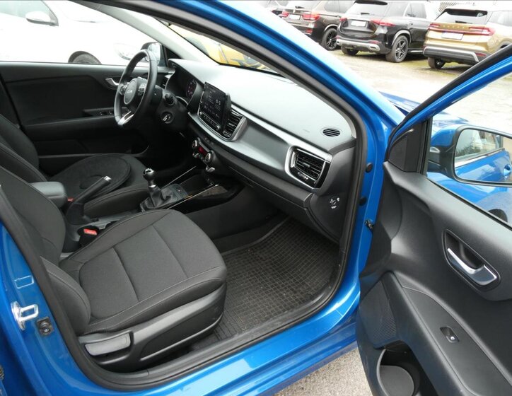 KIA Rio 14