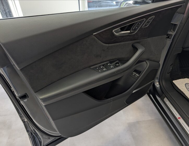 Audi Q8 Hatchback 3,0 l 250 kw