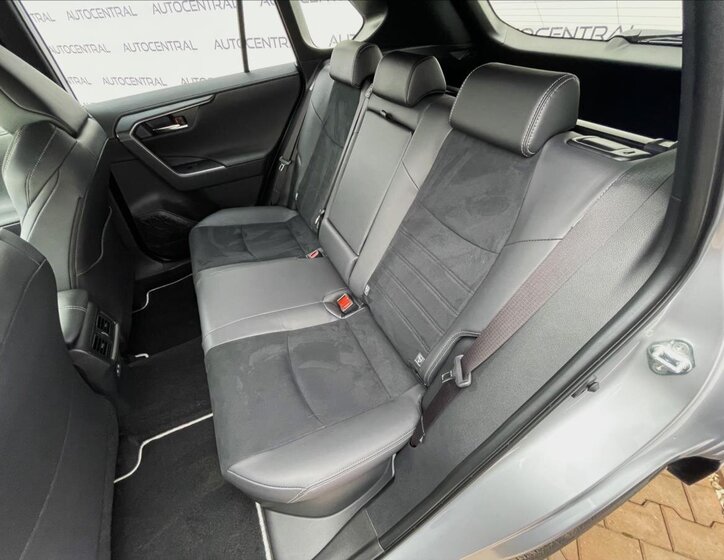 Toyota RAV4 SUV 2,5 l 219 kw