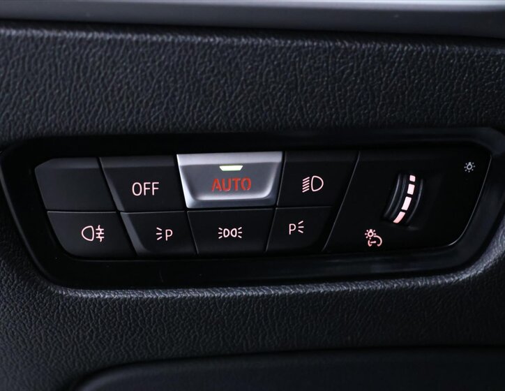 BMW Řada 3 Sedan / Limuzína 2,0 l 140 kw