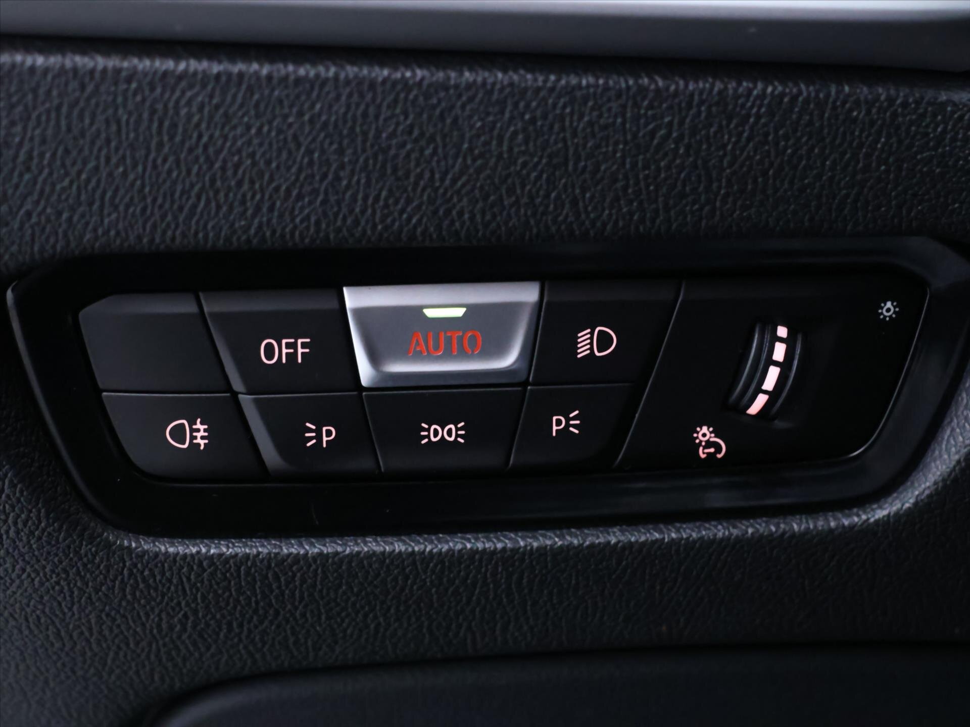 BMW Řada 3 Sedan / Limuzína 2,0 l 140 kw