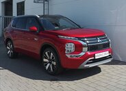 Mitsubishi Outlander SUV 2,4 l 225 kw