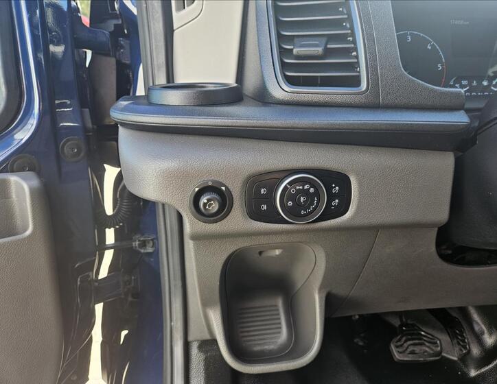 Ford Transit 9