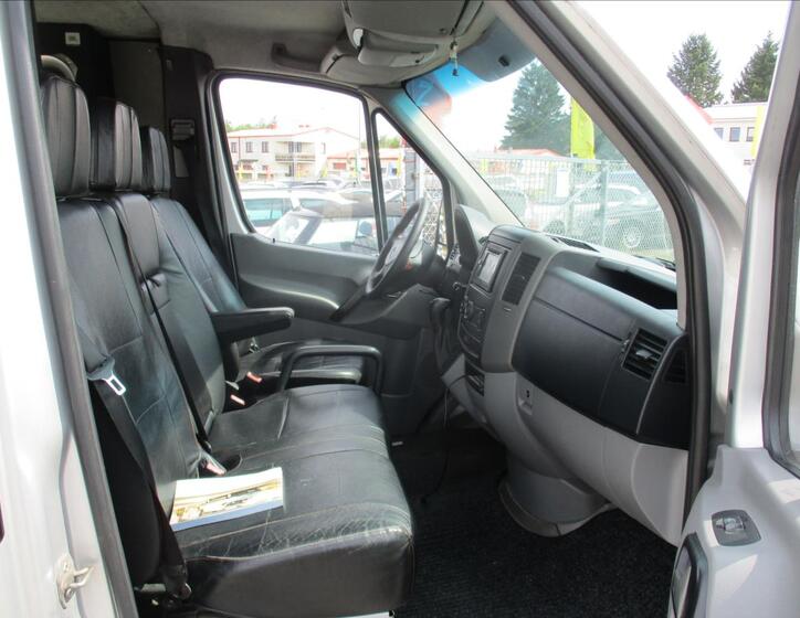 Mercedes-Benz Sprinter 9