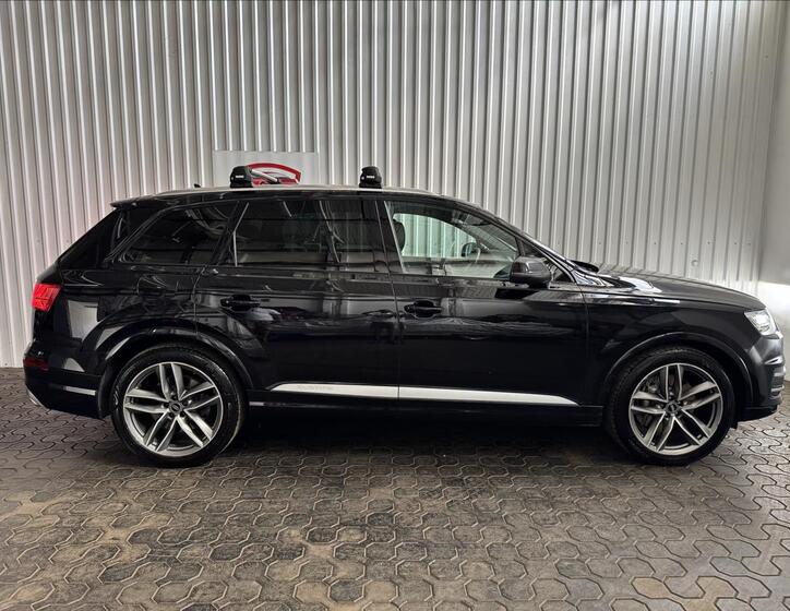 Audi Q7 10