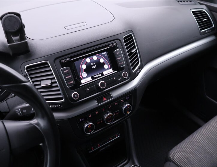 Volkswagen Sharan MPV 2,0 l 103 kw