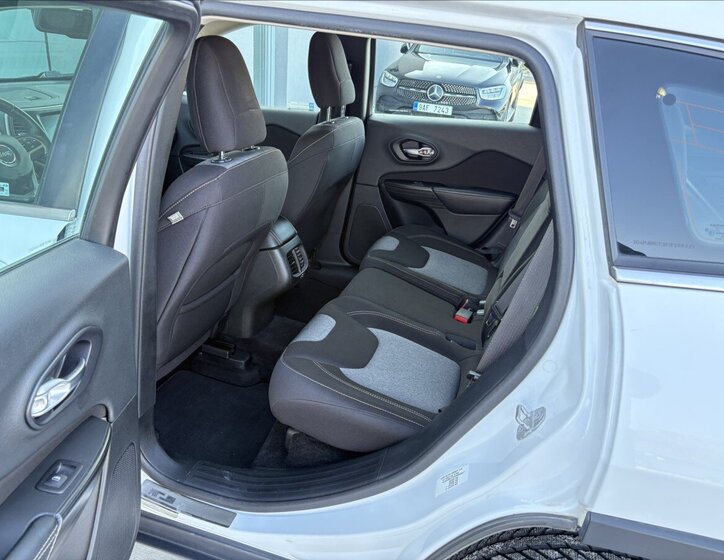 Jeep Cherokee SUV 2,0 l 103 kw