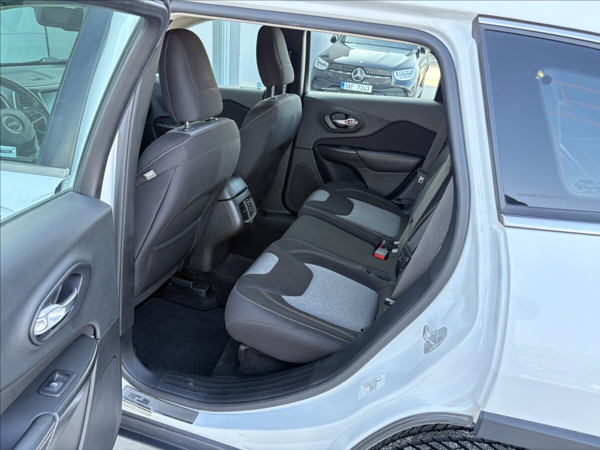 Jeep Cherokee SUV 2,0 l 103 kw