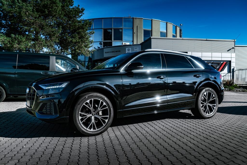 Audi Q8 SUV / Terénní 3,0 l 210 kw
