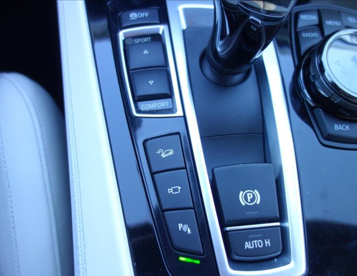 BMW Řada 7 Sedan 4,4 l 330 kw