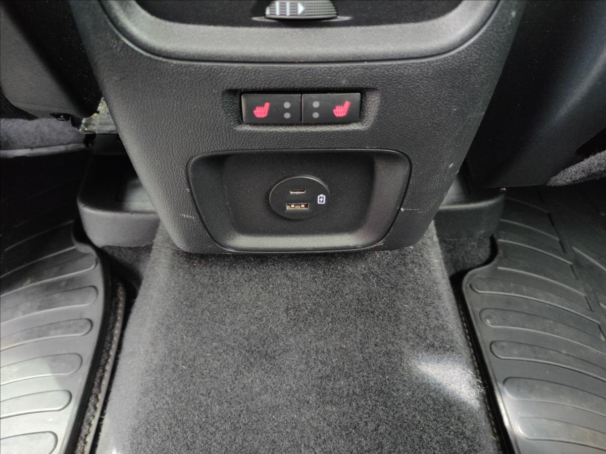 Ford Kuga SUV / Terénní 2,0 l 140 kw