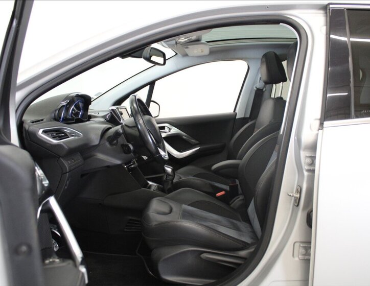 Peugeot 208 Hatchback 1,2 l 81 kw