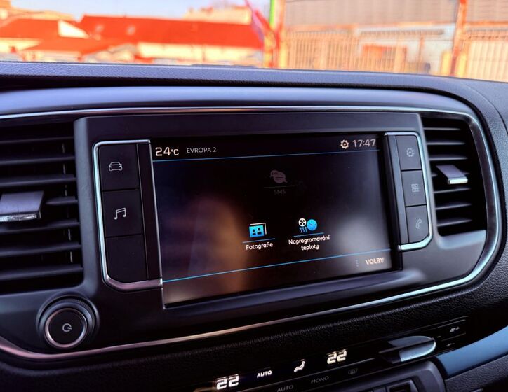 Peugeot Traveller 17