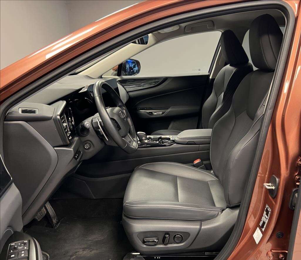 Lexus NX 350h SUV / Terénní 2,5 l 179 kw