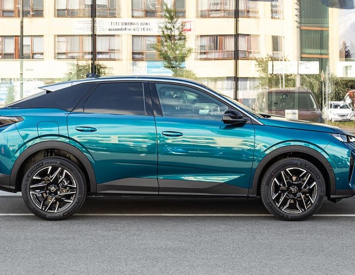 Peugeot 3008 SUV 1,2 l 107 kw