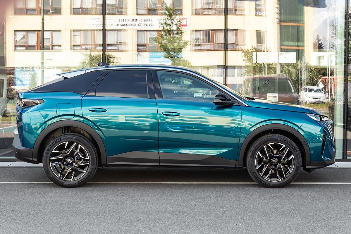 Peugeot 3008 SUV 1,2 l 107 kw