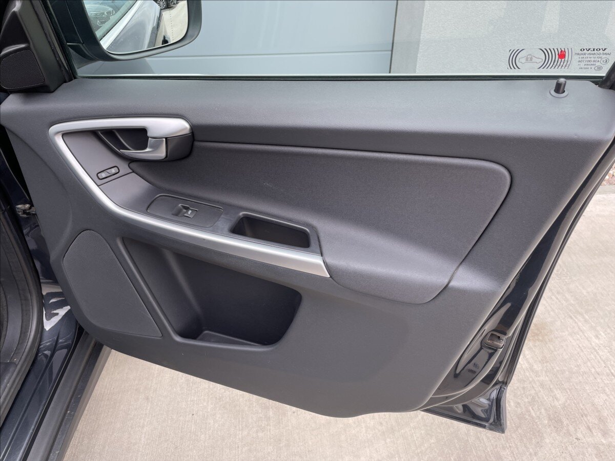 Volvo XC60 Kombi 2,4 l 151 kw