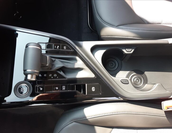 KIA Niro CUV / Crossover 1,6 l 95 kw