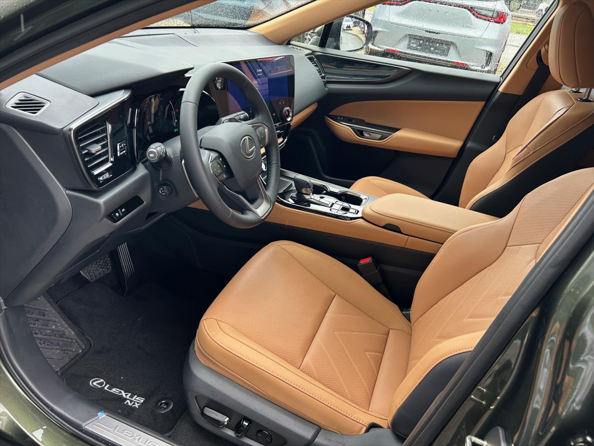 Lexus NX 450h+ SUV / Terénní 2,5 l 220 kw