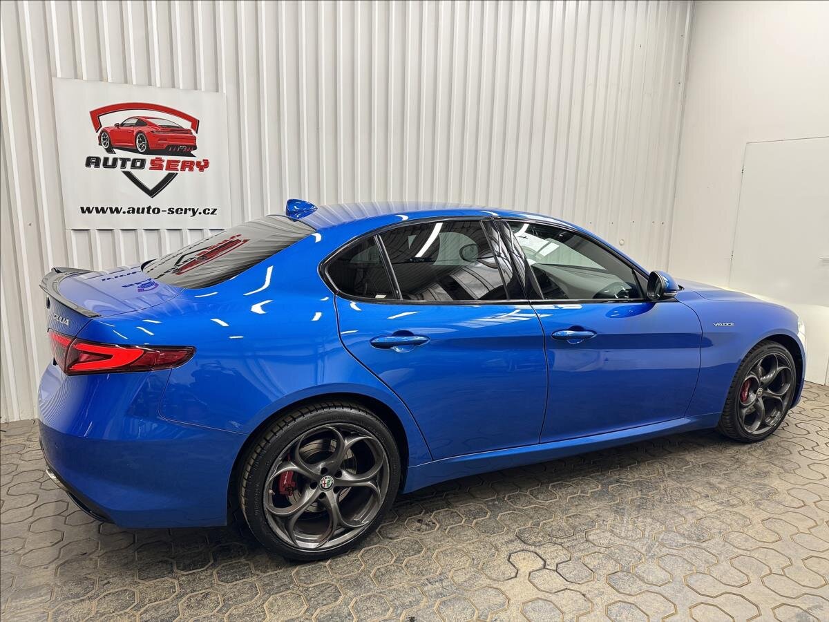Alfa Romeo Giulia Sedan / Limuzína 2,0 l 206 kw