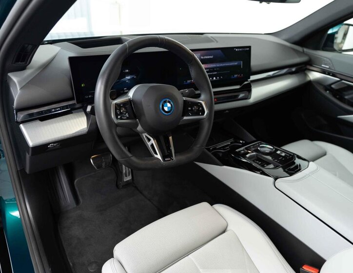 BMW i5 Sedan / Limuzína 0,0 250 kw