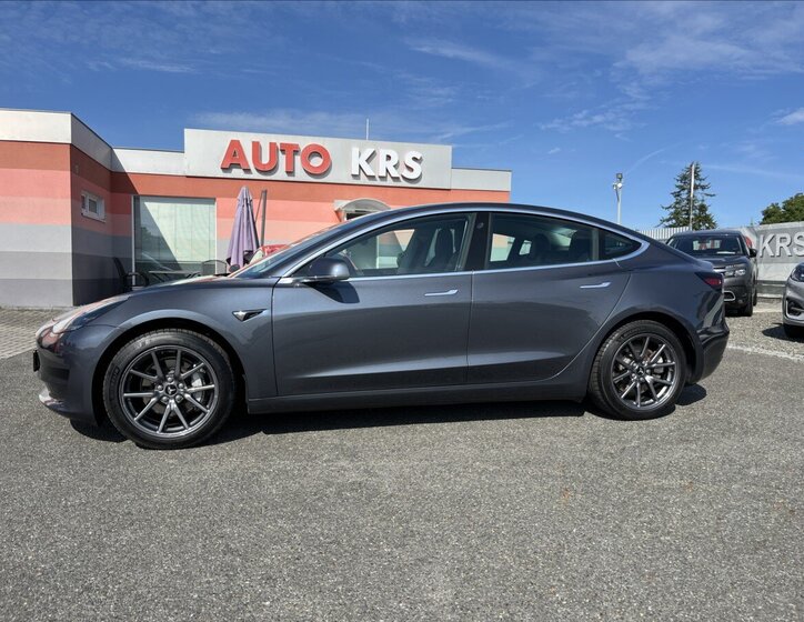 Tesla Model 3 Ostatní 0,0 239 kw