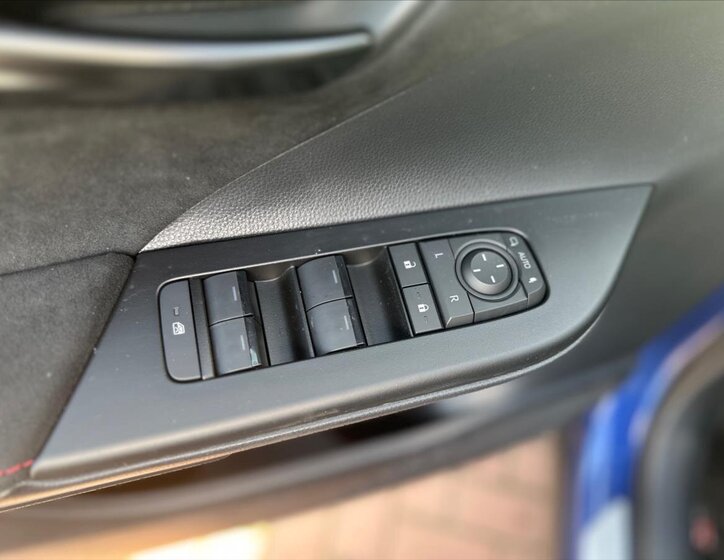 Toyota C-HR Hatchback 1,8 l 72 kw