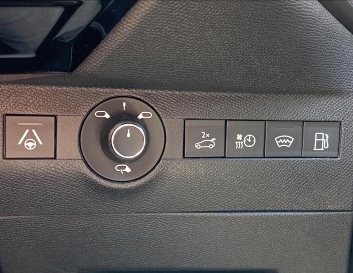 DS Automobiles DS7 13