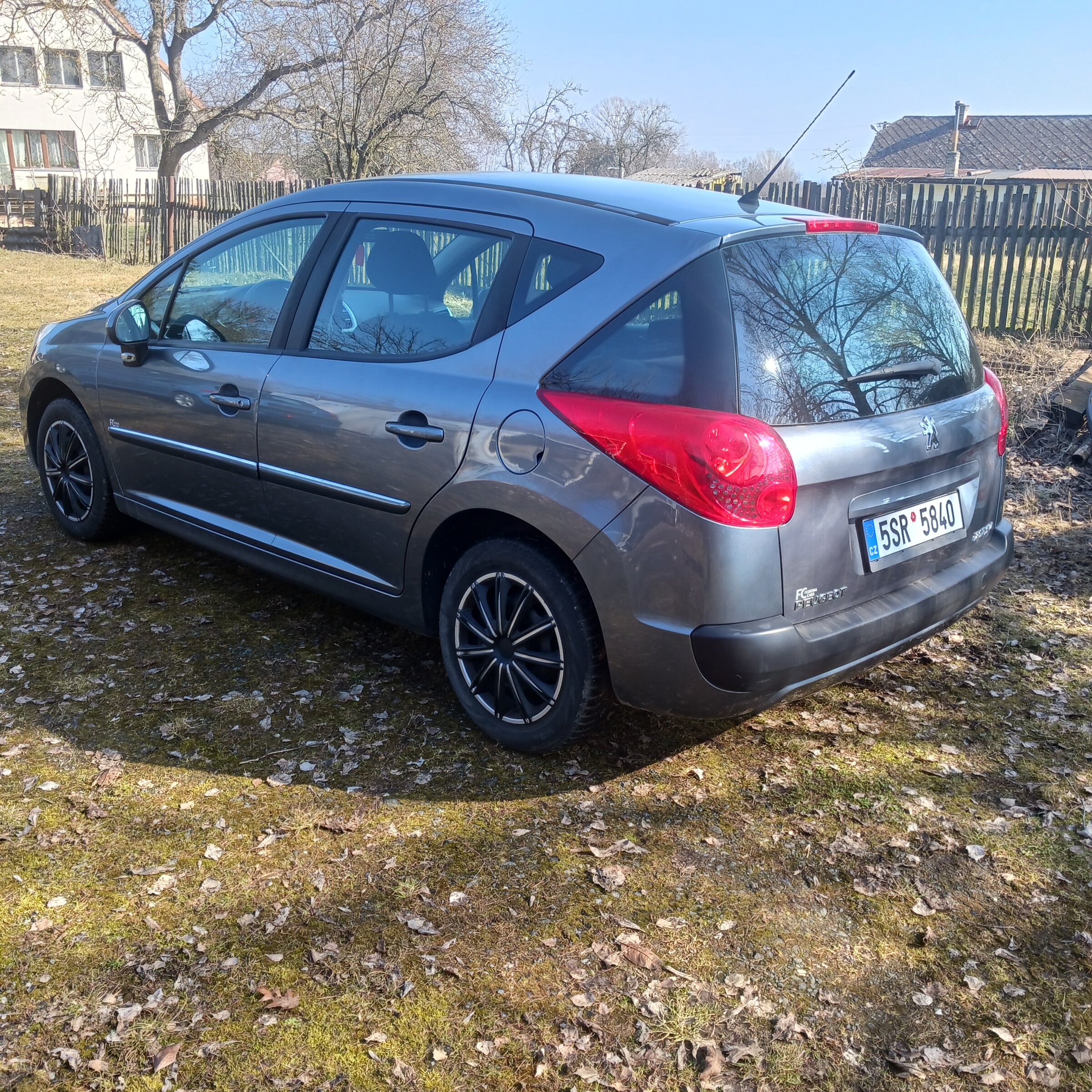 Peugeot 207 Kombi 1,4 l 54 kw