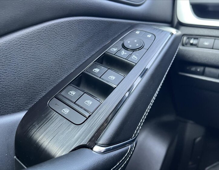 Nissan Qashqai SUV / Terénní 1,3 l 116 kw