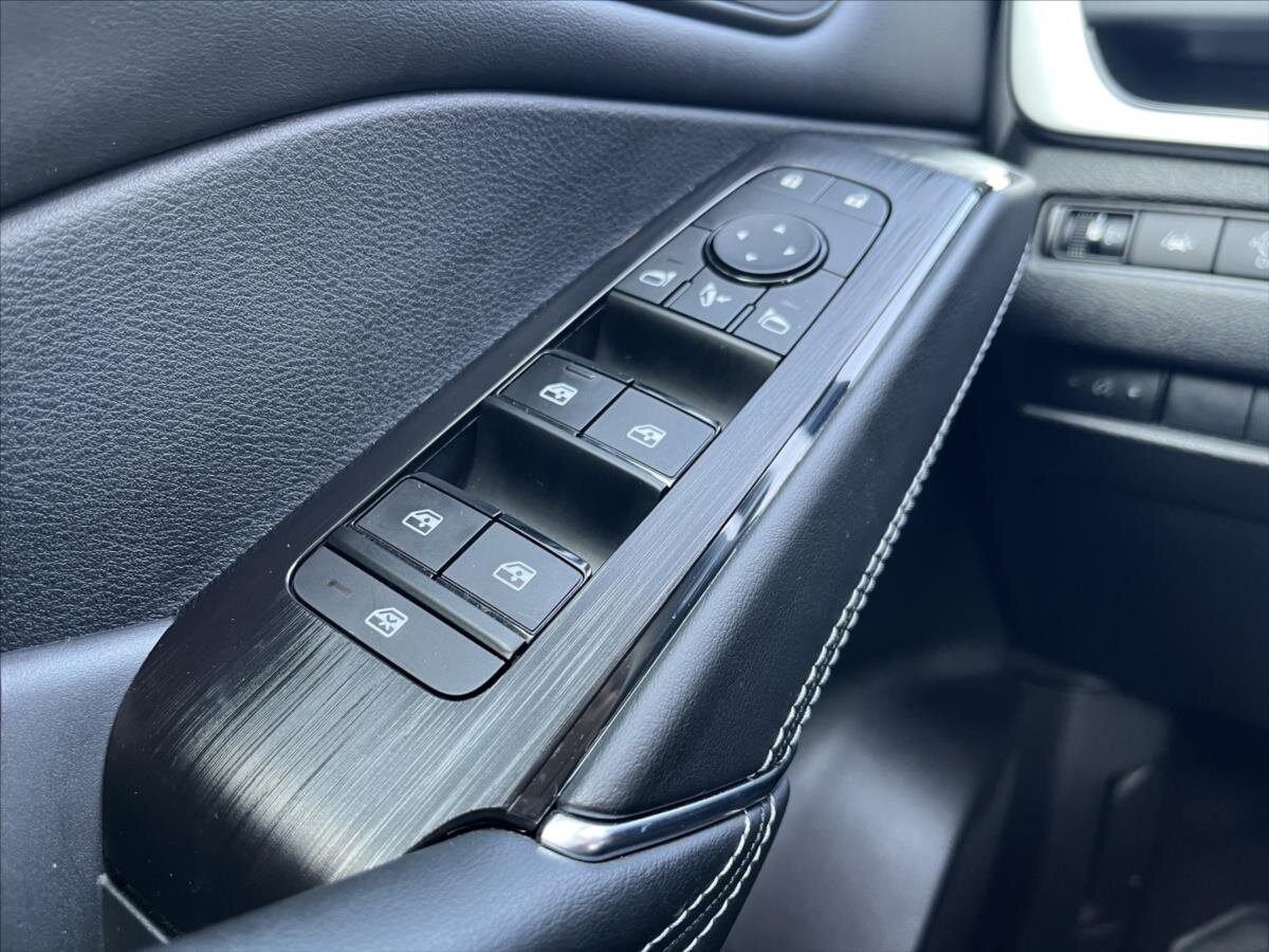 Nissan Qashqai SUV / Terénní 1,3 l 116 kw