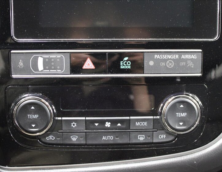 Mitsubishi Outlander SUV / Terénní 2,4 l 99 kw