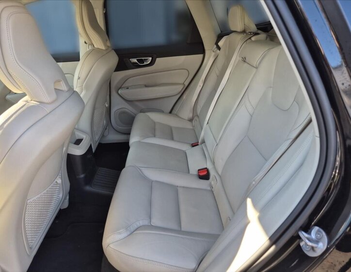 Volvo XC60 SUV / Terénní 2,0 l 186 kw