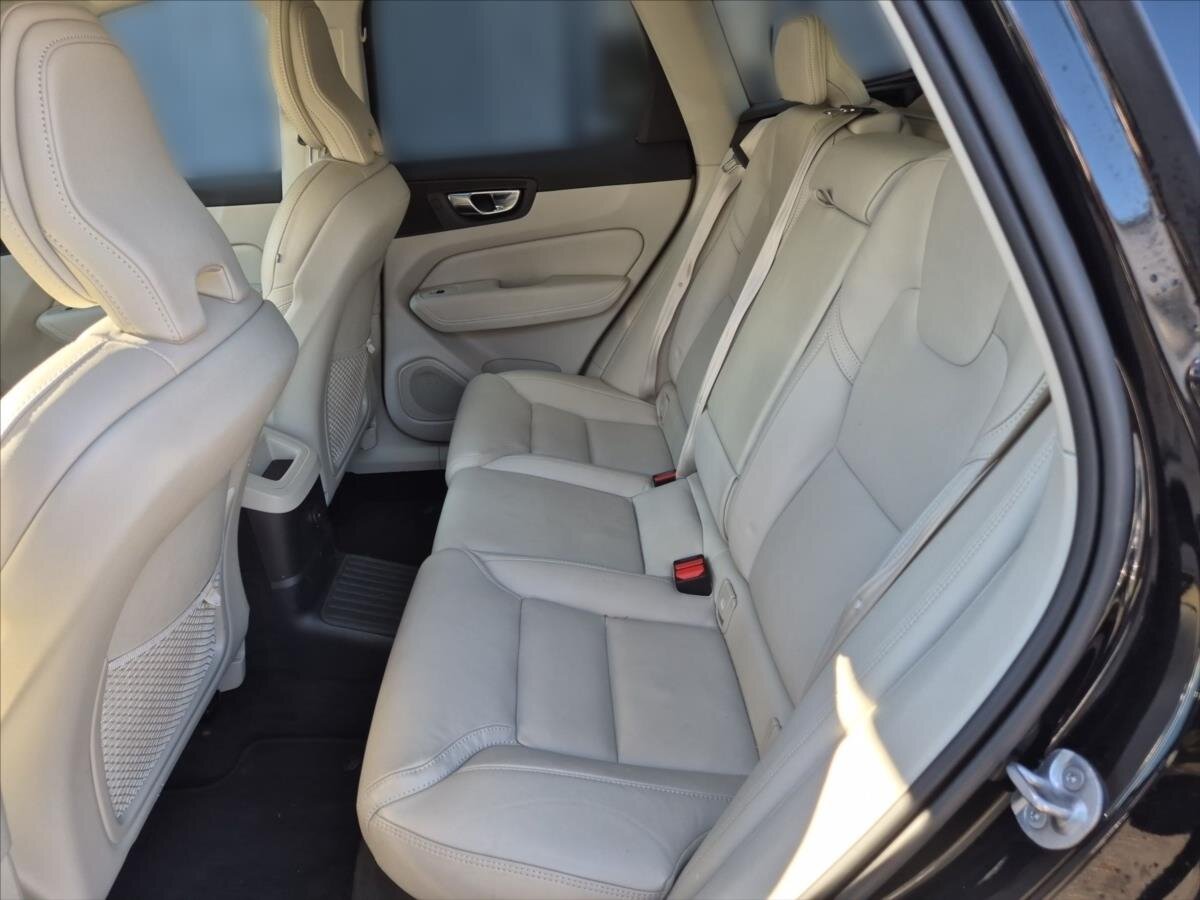 Volvo XC60 SUV / Terénní 2,0 l 186 kw