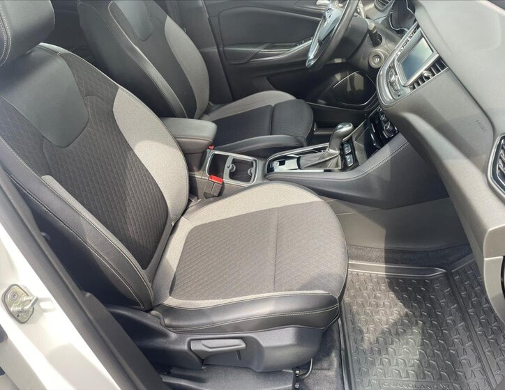 Opel Grandland X SUV / Terénní 2,0 l 130 kw