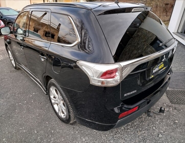 Mitsubishi Outlander SUV 2,3 l 110 kw