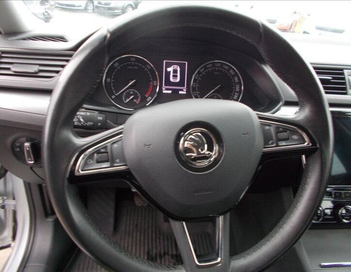 Škoda Superb Sedan / Limuzína 2,0 l 110 kw