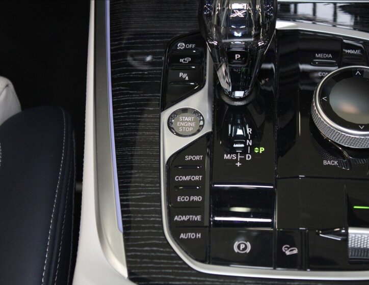 BMW X7 SUV / Terénní 3,0 l 250 kw