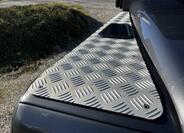 Land Rover Defender 18