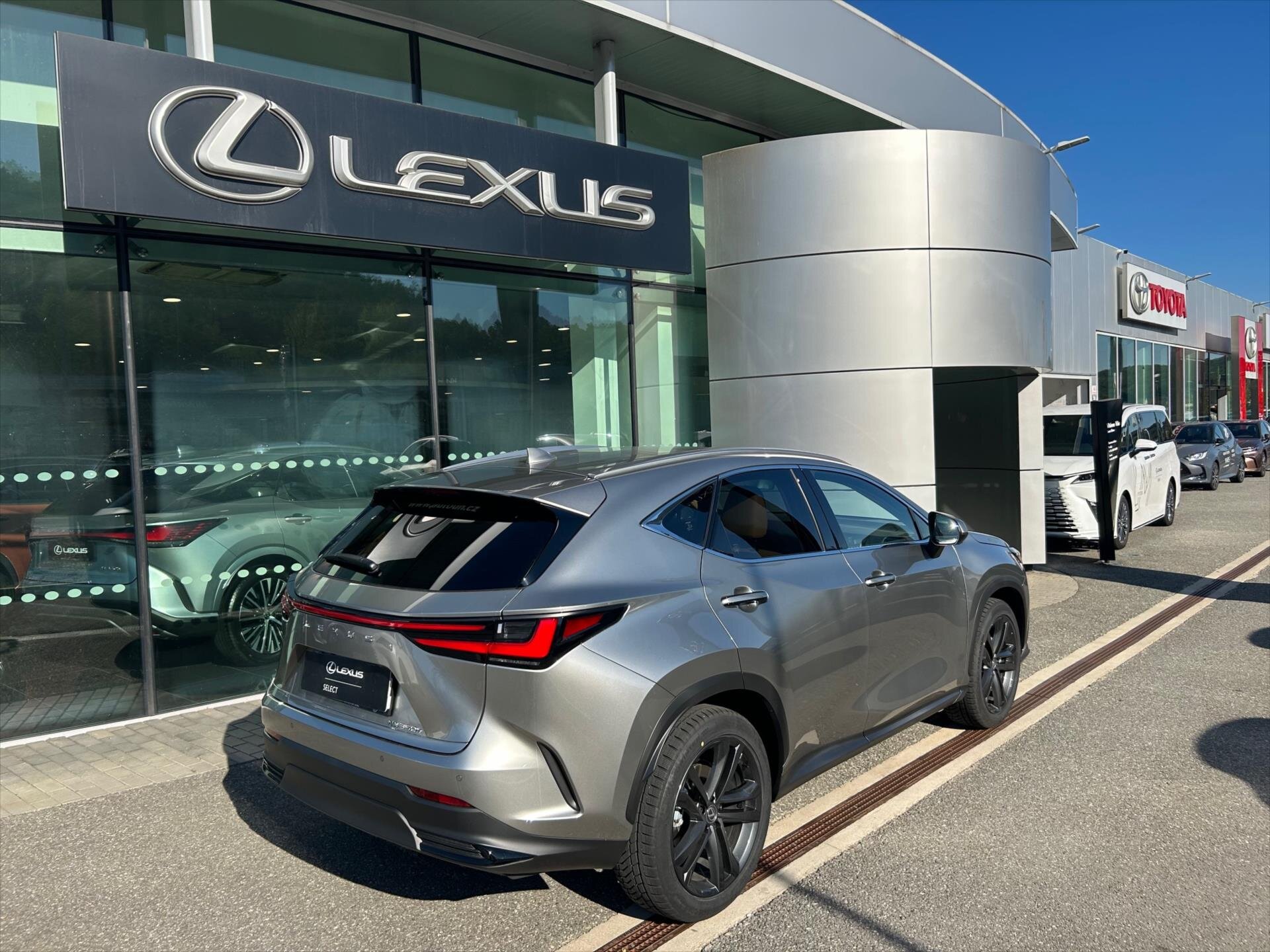 Lexus NX 350h SUV / Terénní 2,5 l 179 kw