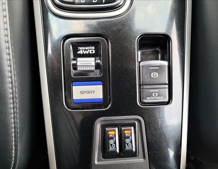 Mitsubishi Outlander SUV / Terénní 2,4 l 165 kw