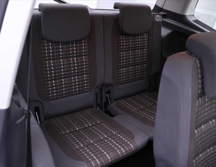 Volkswagen Touran 14