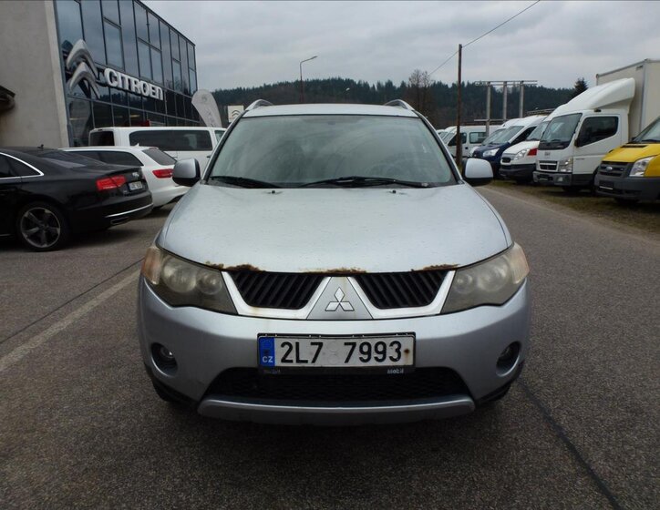 Mitsubishi Outlander SUV / Terénní 2,0 l 103 kw
